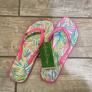 NWT Lilly Pulitzer Think Pink flip flops size 5/6